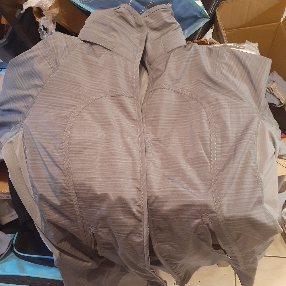 Lululemon Run Make A Break Jacket SIZE 12